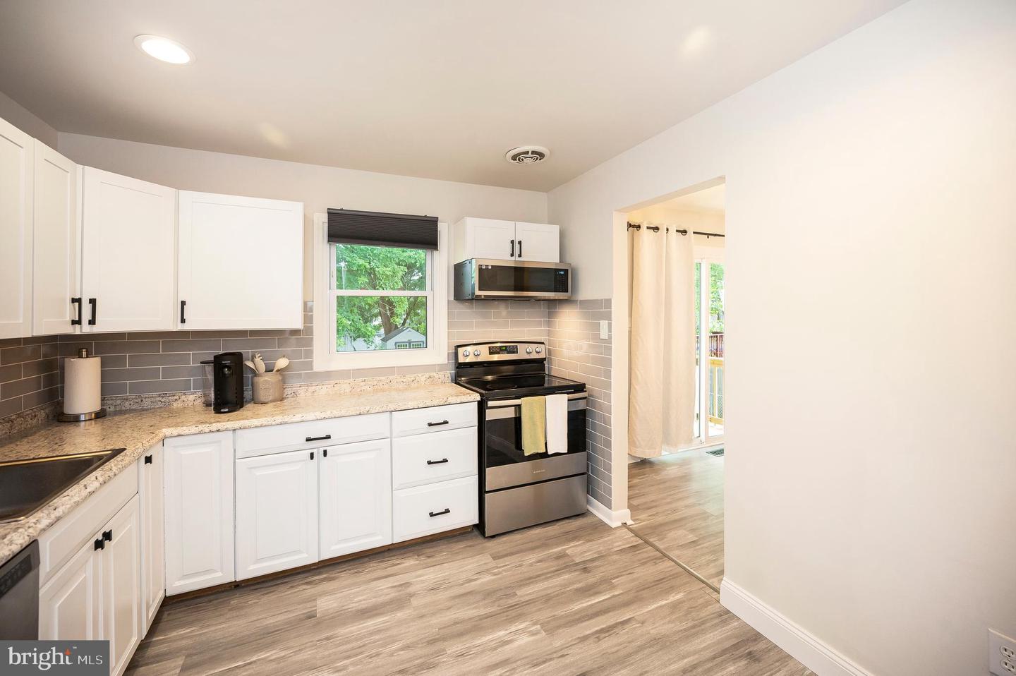 14204 LINDENDALE RD, WOODBRIDGE, Virginia 22193, 4 Bedrooms Bedrooms, 8 Rooms Rooms,2 BathroomsBathrooms,Residential,For sale,14204 LINDENDALE RD,VAPW2096502 MLS # VAPW2096502