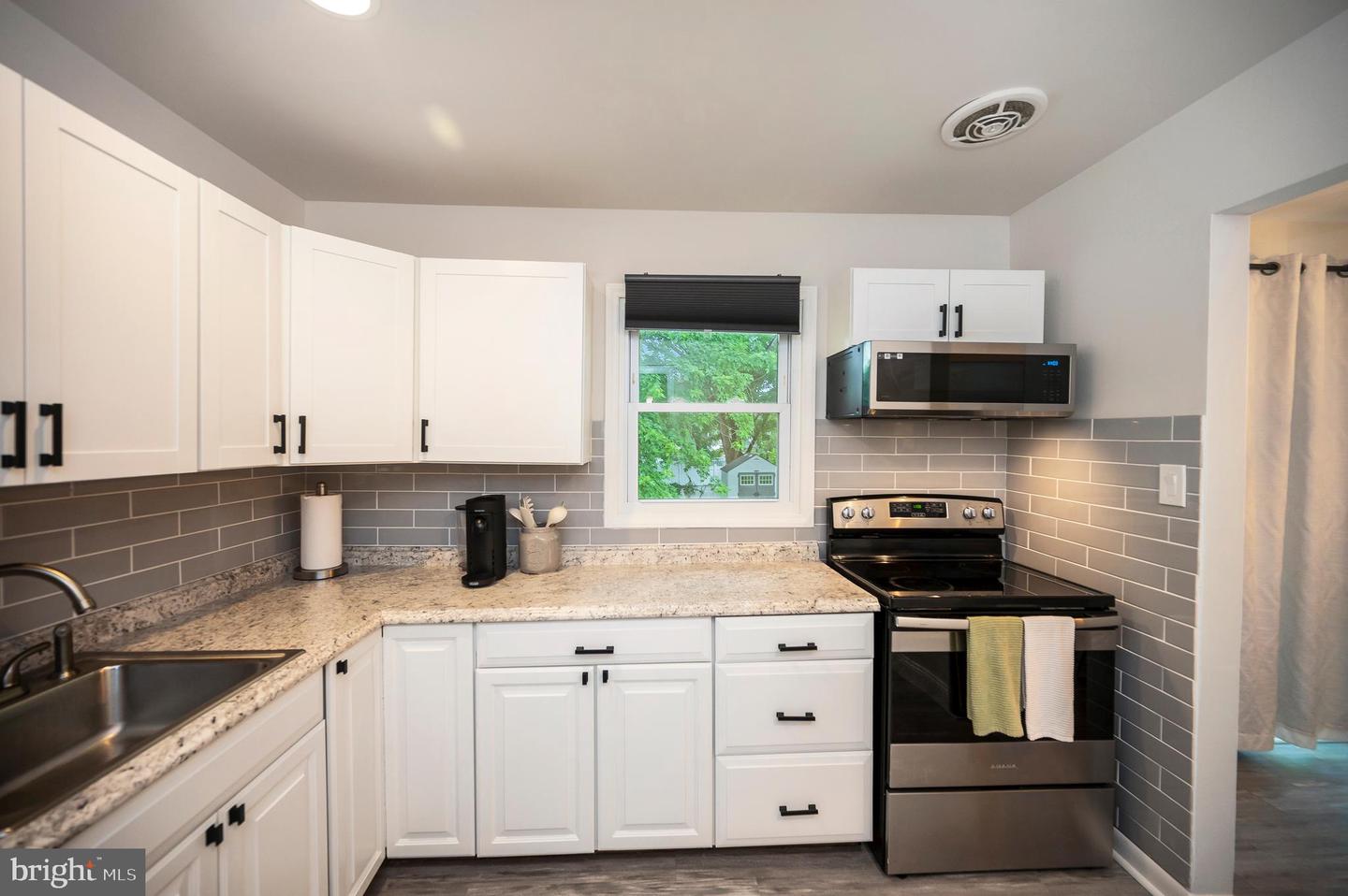 14204 LINDENDALE RD, WOODBRIDGE, Virginia 22193, 4 Bedrooms Bedrooms, 8 Rooms Rooms,2 BathroomsBathrooms,Residential,For sale,14204 LINDENDALE RD,VAPW2096502 MLS # VAPW2096502