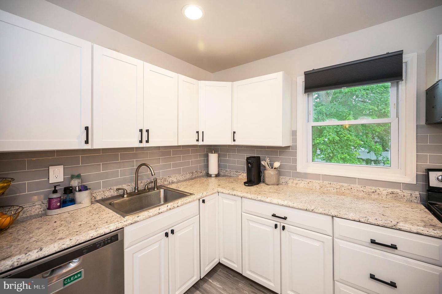 14204 LINDENDALE RD, WOODBRIDGE, Virginia 22193, 4 Bedrooms Bedrooms, 8 Rooms Rooms,2 BathroomsBathrooms,Residential,For sale,14204 LINDENDALE RD,VAPW2096502 MLS # VAPW2096502