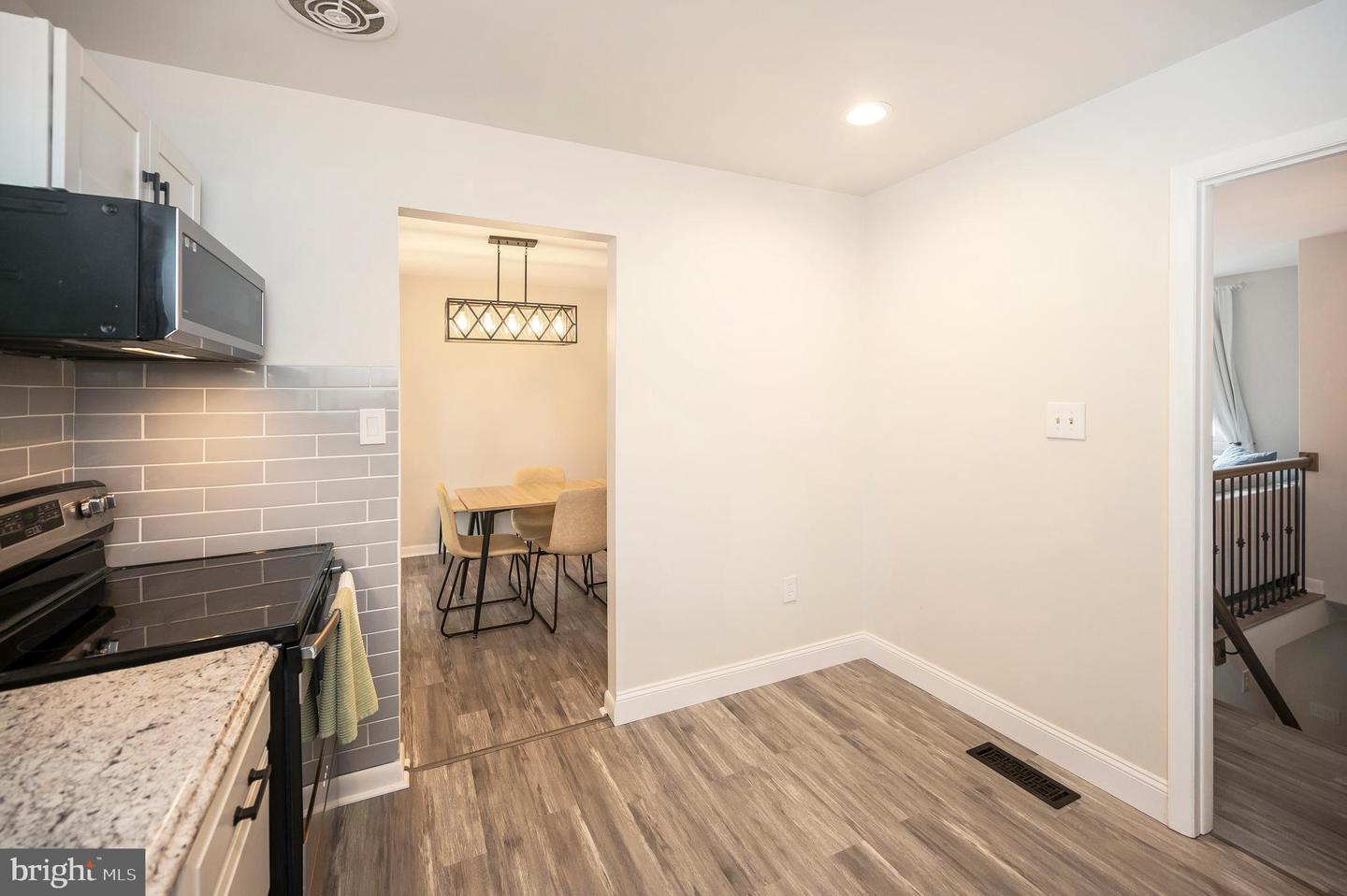 14204 LINDENDALE RD, WOODBRIDGE, Virginia 22193, 4 Bedrooms Bedrooms, 8 Rooms Rooms,2 BathroomsBathrooms,Residential,For sale,14204 LINDENDALE RD,VAPW2096502 MLS # VAPW2096502