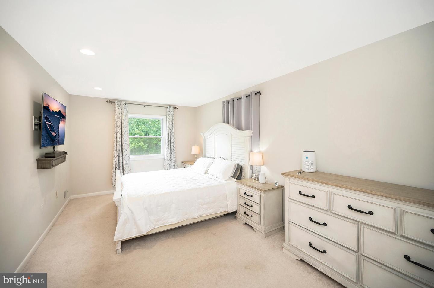14204 LINDENDALE RD, WOODBRIDGE, Virginia 22193, 4 Bedrooms Bedrooms, 8 Rooms Rooms,2 BathroomsBathrooms,Residential,For sale,14204 LINDENDALE RD,VAPW2096502 MLS # VAPW2096502
