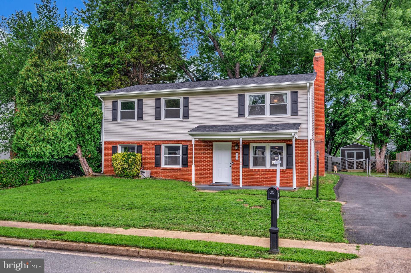 14204 LINDENDALE RD, WOODBRIDGE, Virginia 22193, 4 Bedrooms Bedrooms, 8 Rooms Rooms,2 BathroomsBathrooms,Residential,For sale,14204 LINDENDALE RD,VAPW2096502 MLS # VAPW2096502