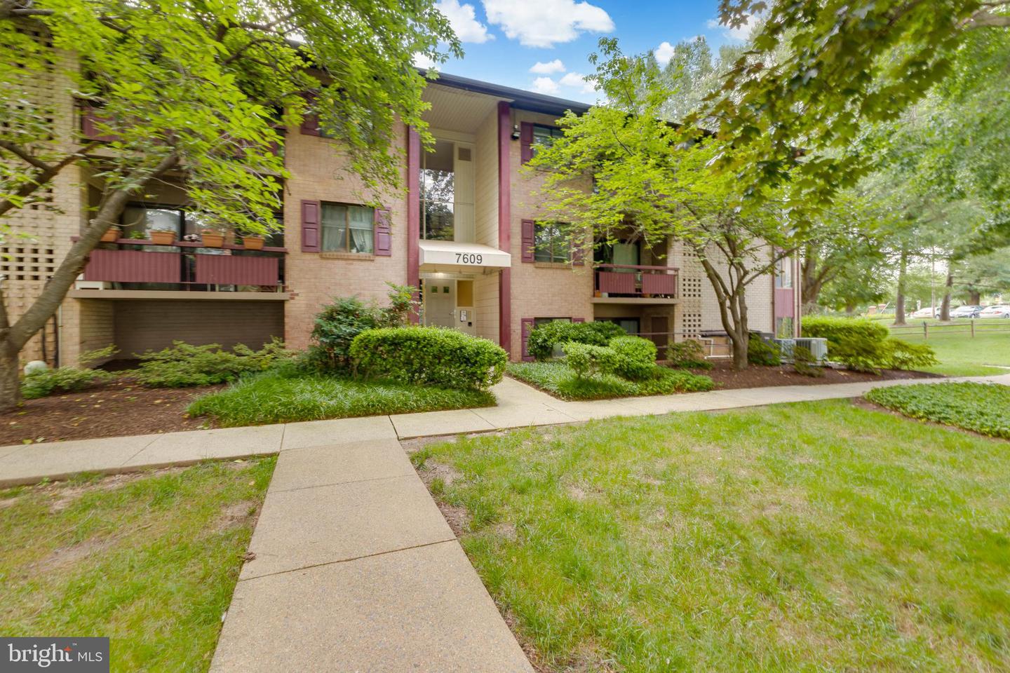 7609 LEE HWY #303, FALLS CHURCH, Virginia 22042, 3 Bedrooms Bedrooms, ,2 BathroomsBathrooms,Residential,For sale,7609 LEE HWY #303,VAFX2247040 MLS # VAFX2247040