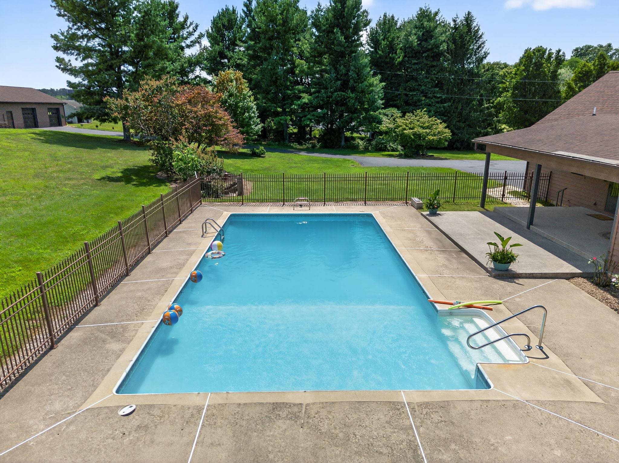 609 OLD WHITE BRIDGE RD, WAYNESBORO, Virginia 22980, 3 Bedrooms Bedrooms, ,2 BathroomsBathrooms,Residential,Old White Bridge,609 OLD WHITE BRIDGE RD,667050 MLS # 667050