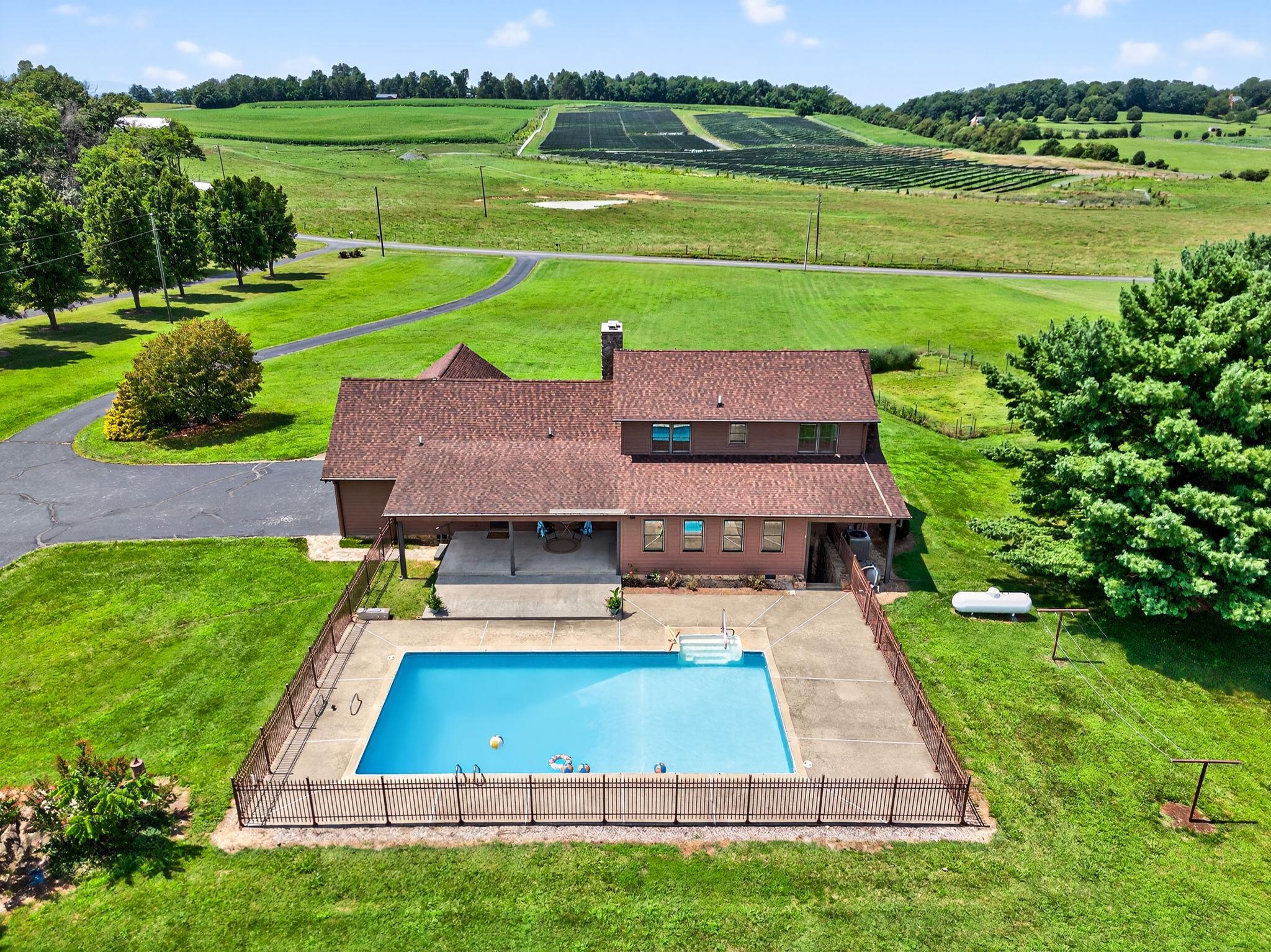 609 OLD WHITE BRIDGE RD, WAYNESBORO, Virginia 22980, 3 Bedrooms Bedrooms, ,2 BathroomsBathrooms,Residential,Old White Bridge,609 OLD WHITE BRIDGE RD,667050 MLS # 667050
