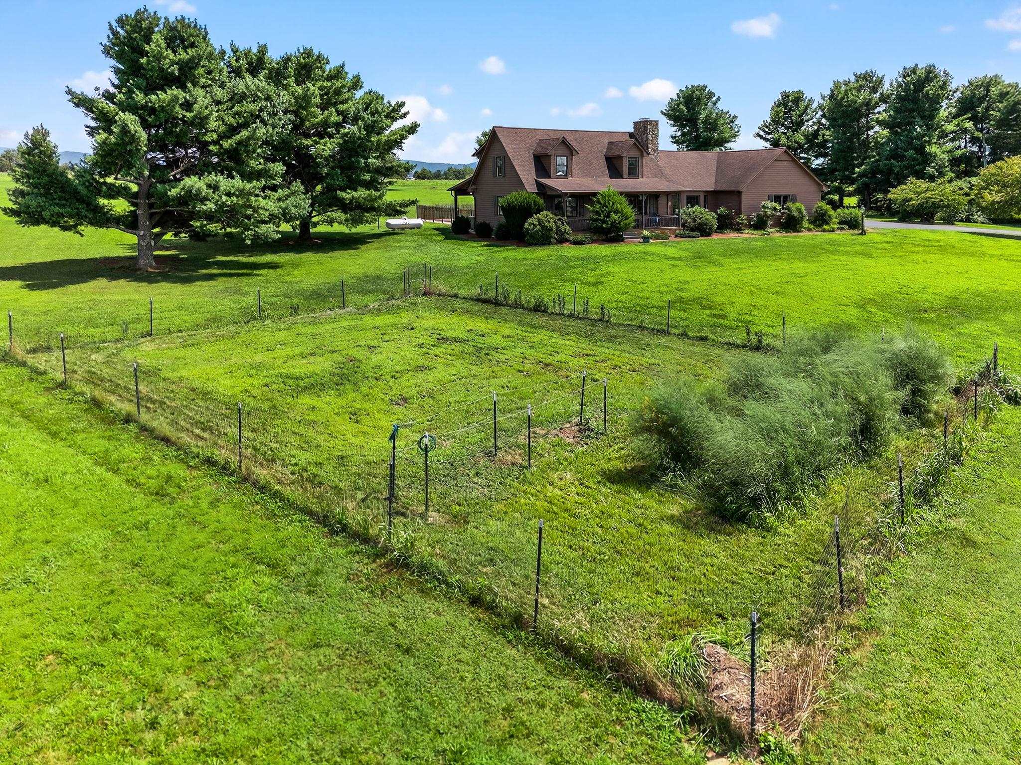 609 OLD WHITE BRIDGE RD, WAYNESBORO, Virginia 22980, 3 Bedrooms Bedrooms, ,2 BathroomsBathrooms,Residential,Old White Bridge,609 OLD WHITE BRIDGE RD,667050 MLS # 667050