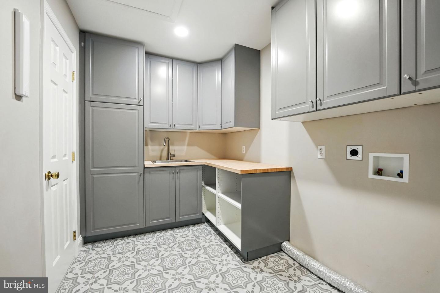 10803 PERRIN CIR, SPOTSYLVANIA, Virginia 22551, 4 Bedrooms Bedrooms, ,3 BathroomsBathrooms,Residential,For sale,10803 PERRIN CIR,VASP2034002 MLS # VASP2034002