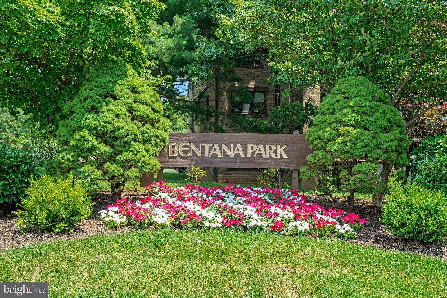 1665 PARKCREST CIR #301, RESTON, Virginia 20190, 2 Bedrooms Bedrooms, ,1 BathroomBathrooms,Residential,For sale,1665 PARKCREST CIR #301,VAFX2248924 MLS # VAFX2248924
