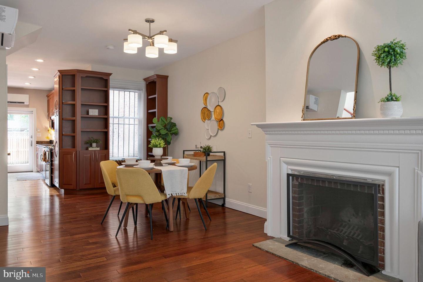 21 7TH ST NE, WASHINGTON, District Of Columbia 20002, 2 Bedrooms Bedrooms, ,2 BathroomsBathrooms,Residential,For sale,21 7TH ST NE,DCDC2207610 MLS # DCDC2207610