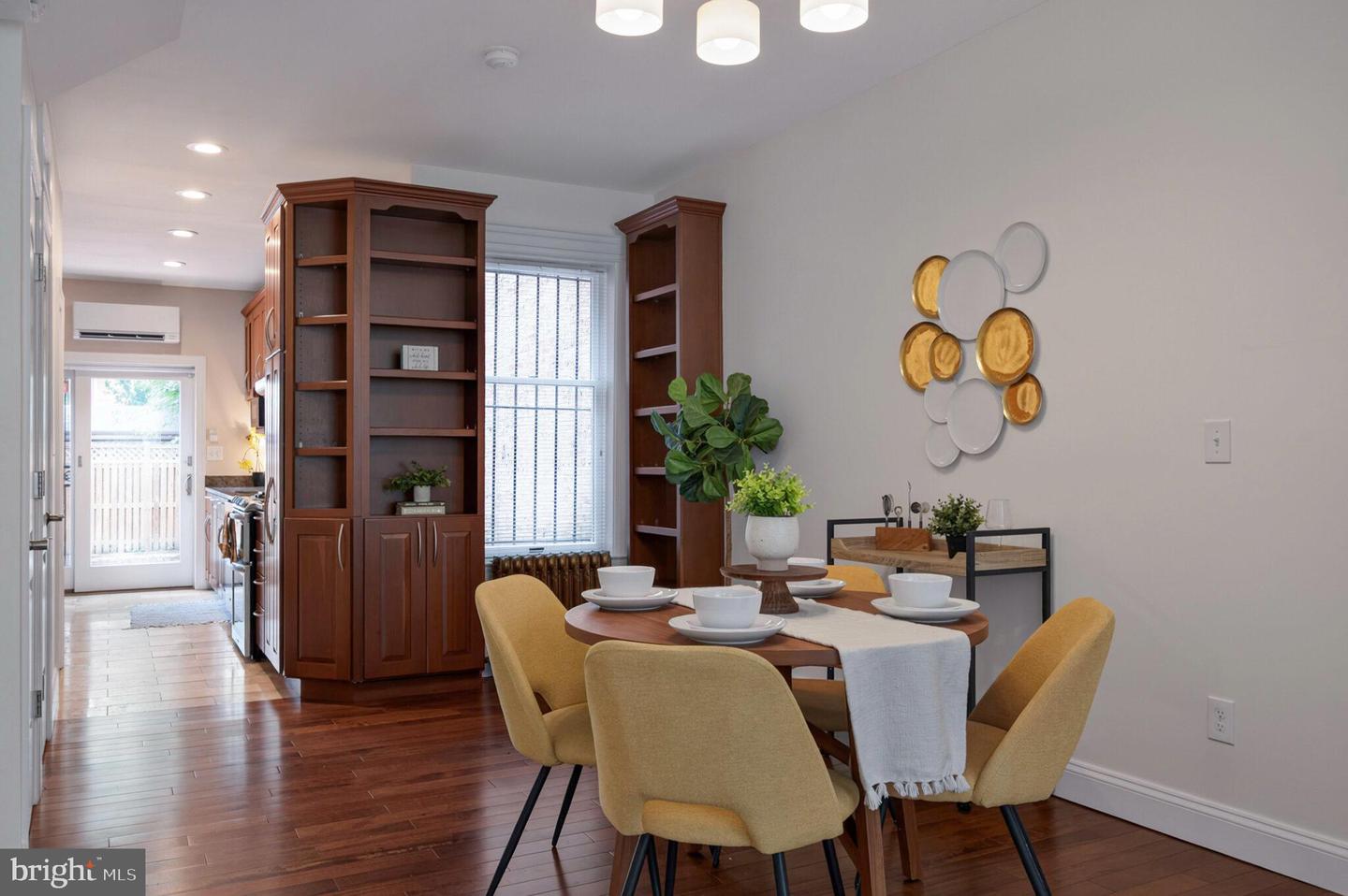 21 7TH ST NE, WASHINGTON, District Of Columbia 20002, 2 Bedrooms Bedrooms, ,2 BathroomsBathrooms,Residential,For sale,21 7TH ST NE,DCDC2207610 MLS # DCDC2207610