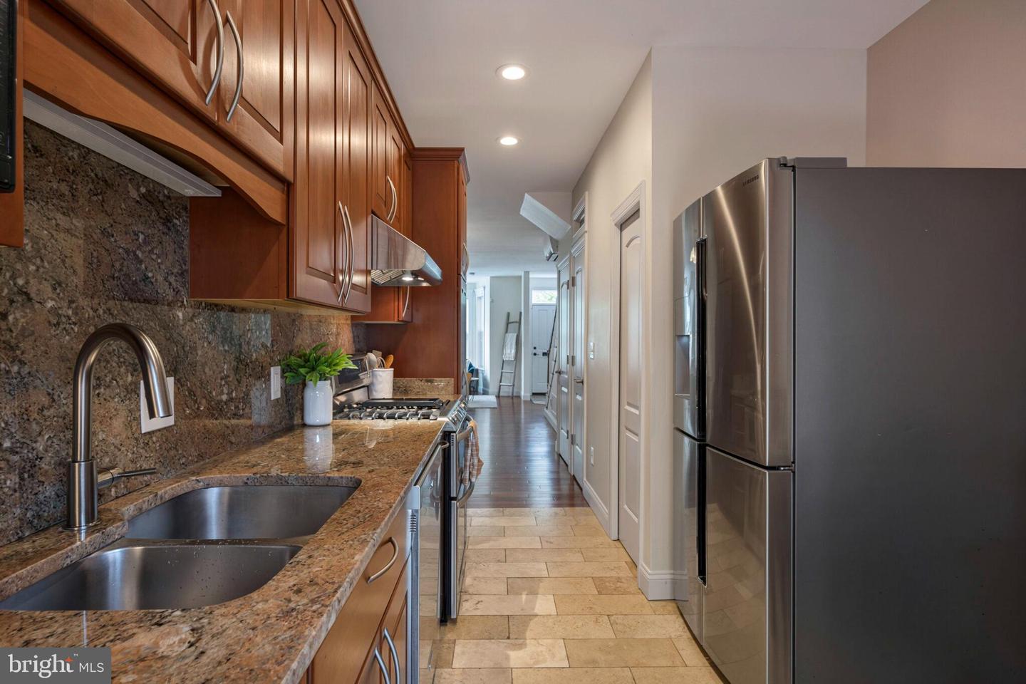 21 7TH ST NE, WASHINGTON, District Of Columbia 20002, 2 Bedrooms Bedrooms, ,2 BathroomsBathrooms,Residential,For sale,21 7TH ST NE,DCDC2207610 MLS # DCDC2207610