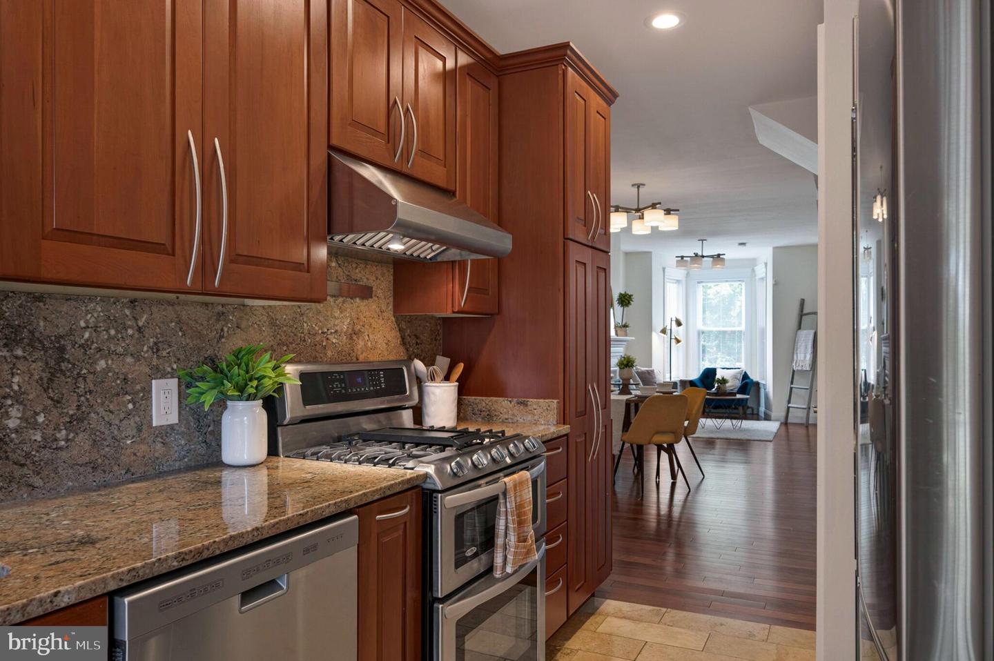 21 7TH ST NE, WASHINGTON, District Of Columbia 20002, 2 Bedrooms Bedrooms, ,2 BathroomsBathrooms,Residential,For sale,21 7TH ST NE,DCDC2207610 MLS # DCDC2207610