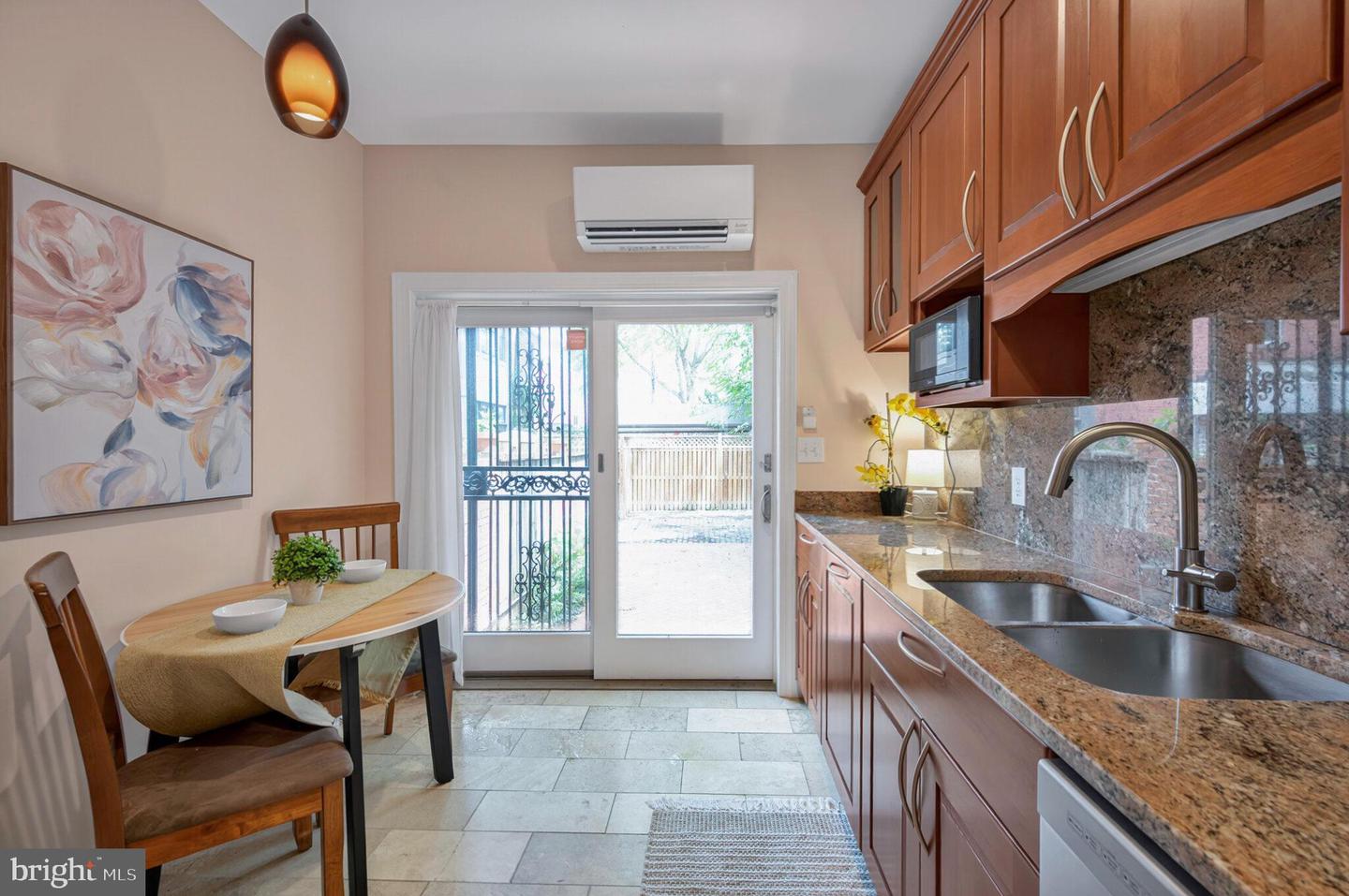 21 7TH ST NE, WASHINGTON, District Of Columbia 20002, 2 Bedrooms Bedrooms, ,2 BathroomsBathrooms,Residential,For sale,21 7TH ST NE,DCDC2207610 MLS # DCDC2207610