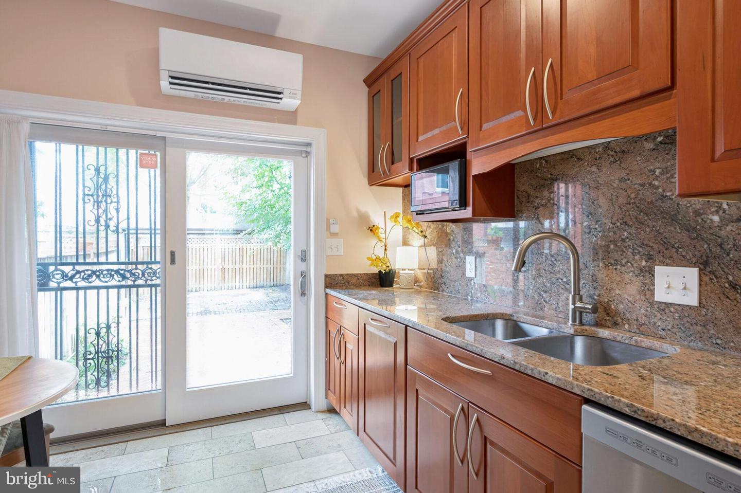 21 7TH ST NE, WASHINGTON, District Of Columbia 20002, 2 Bedrooms Bedrooms, ,2 BathroomsBathrooms,Residential,For sale,21 7TH ST NE,DCDC2207610 MLS # DCDC2207610