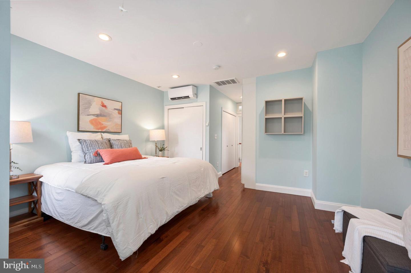 21 7TH ST NE, WASHINGTON, District Of Columbia 20002, 2 Bedrooms Bedrooms, ,2 BathroomsBathrooms,Residential,For sale,21 7TH ST NE,DCDC2207610 MLS # DCDC2207610