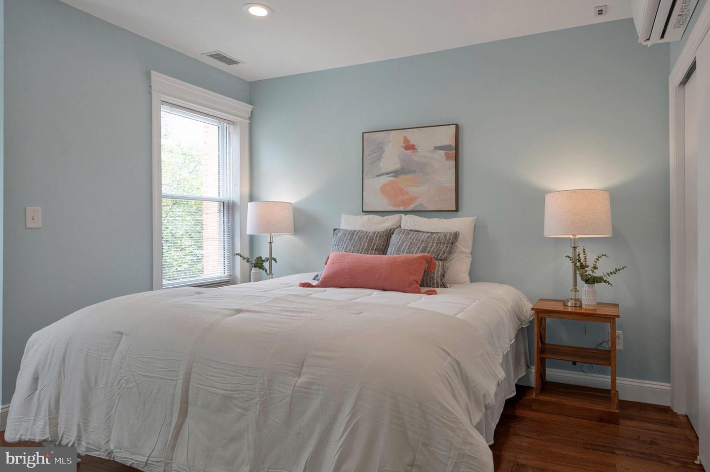 21 7TH ST NE, WASHINGTON, District Of Columbia 20002, 2 Bedrooms Bedrooms, ,2 BathroomsBathrooms,Residential,For sale,21 7TH ST NE,DCDC2207610 MLS # DCDC2207610