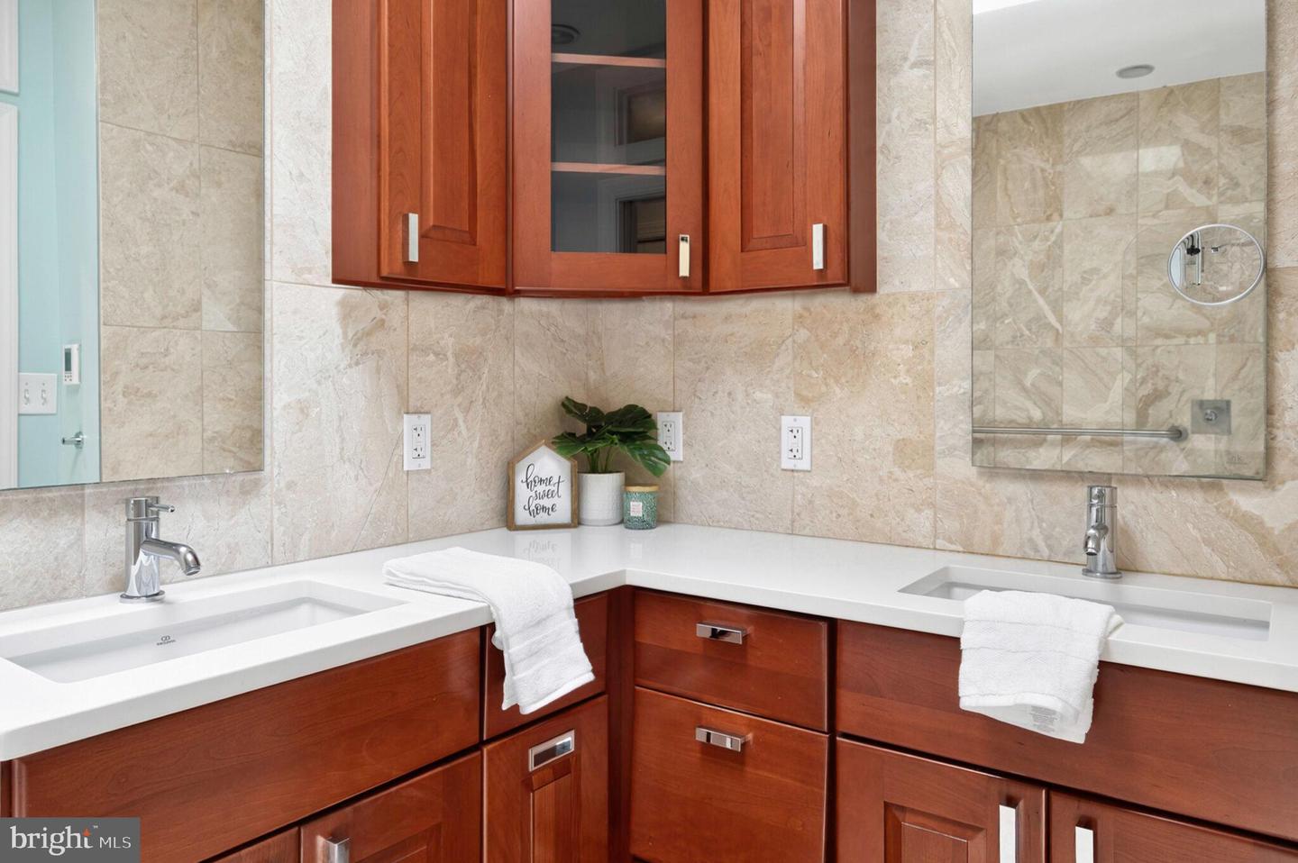 21 7TH ST NE, WASHINGTON, District Of Columbia 20002, 2 Bedrooms Bedrooms, ,2 BathroomsBathrooms,Residential,For sale,21 7TH ST NE,DCDC2207610 MLS # DCDC2207610