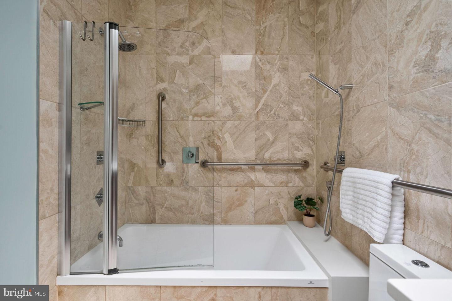 21 7TH ST NE, WASHINGTON, District Of Columbia 20002, 2 Bedrooms Bedrooms, ,2 BathroomsBathrooms,Residential,For sale,21 7TH ST NE,DCDC2207610 MLS # DCDC2207610