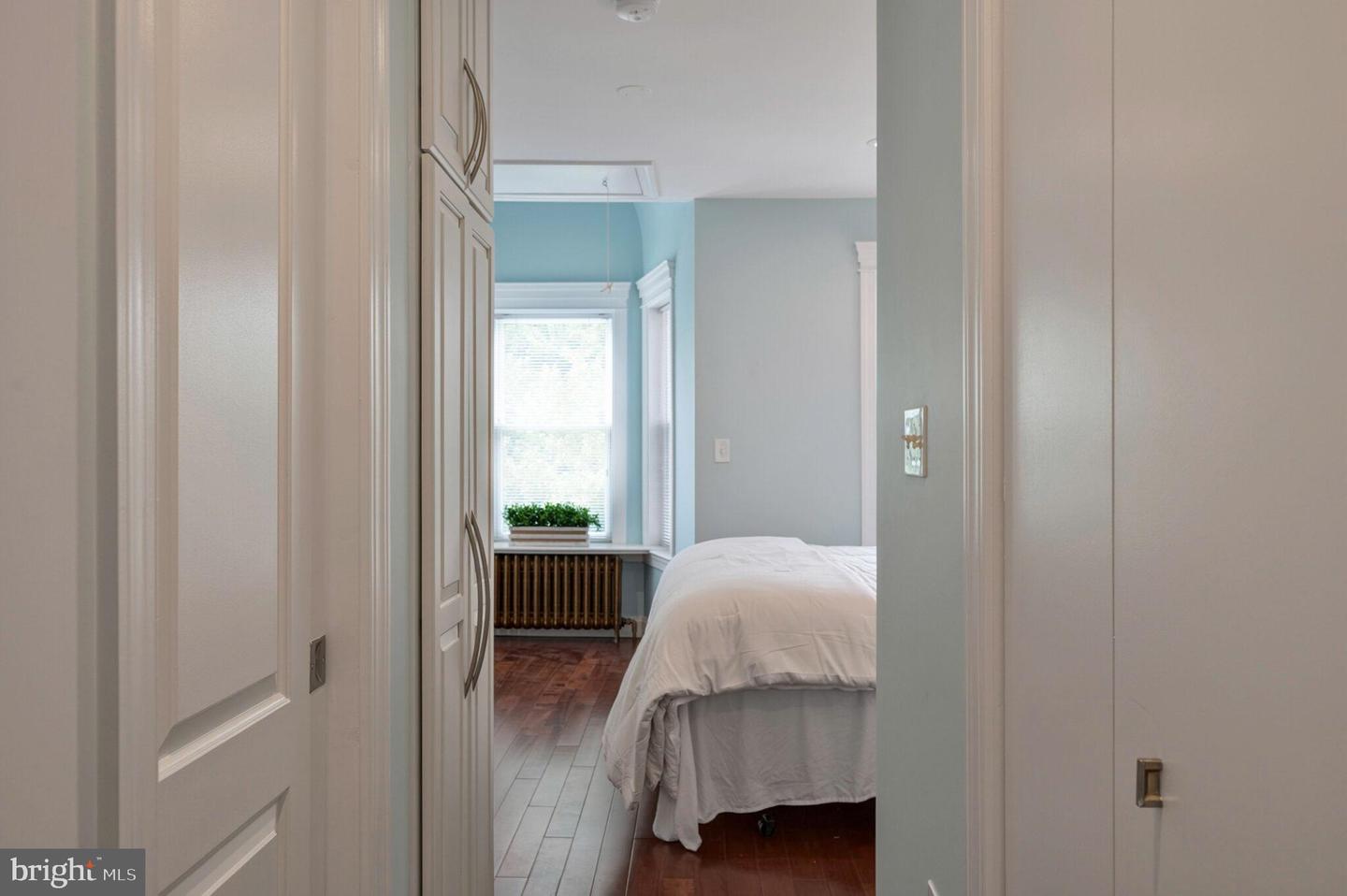 21 7TH ST NE, WASHINGTON, District Of Columbia 20002, 2 Bedrooms Bedrooms, ,2 BathroomsBathrooms,Residential,For sale,21 7TH ST NE,DCDC2207610 MLS # DCDC2207610