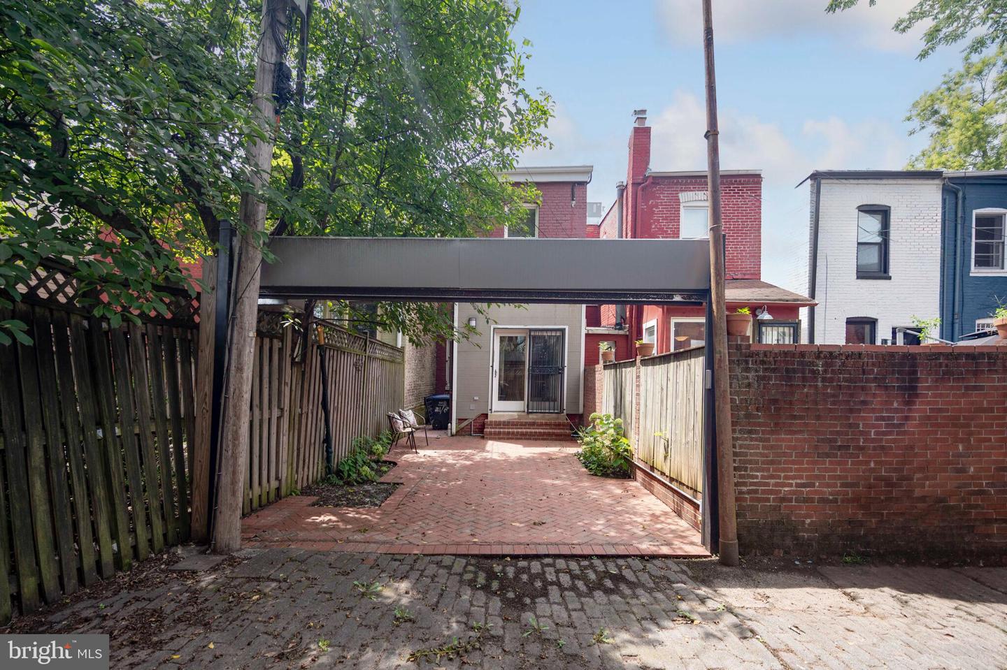 21 7TH ST NE, WASHINGTON, District Of Columbia 20002, 2 Bedrooms Bedrooms, ,2 BathroomsBathrooms,Residential,For sale,21 7TH ST NE,DCDC2207610 MLS # DCDC2207610