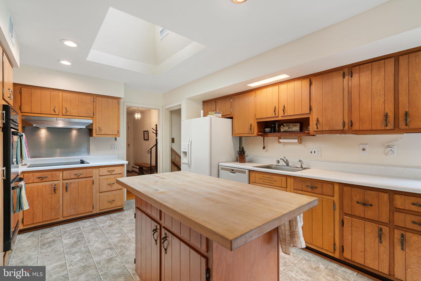 8908 VERNON VIEW DR, ALEXANDRIA, Virginia 22308, 5 Bedrooms Bedrooms, ,3 BathroomsBathrooms,Residential,For sale,8908 VERNON VIEW DR,VAFX2250848 MLS # VAFX2250848