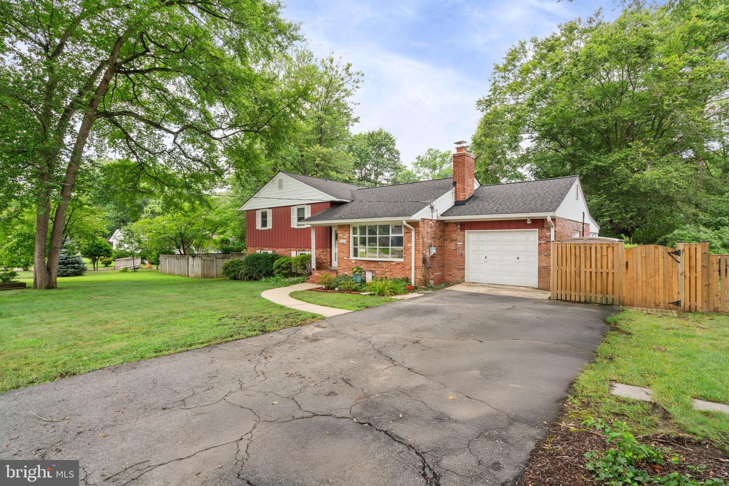 8908 VERNON VIEW DR, ALEXANDRIA, Virginia 22308, 5 Bedrooms Bedrooms, ,3 BathroomsBathrooms,Residential,For sale,8908 VERNON VIEW DR,VAFX2250848 MLS # VAFX2250848