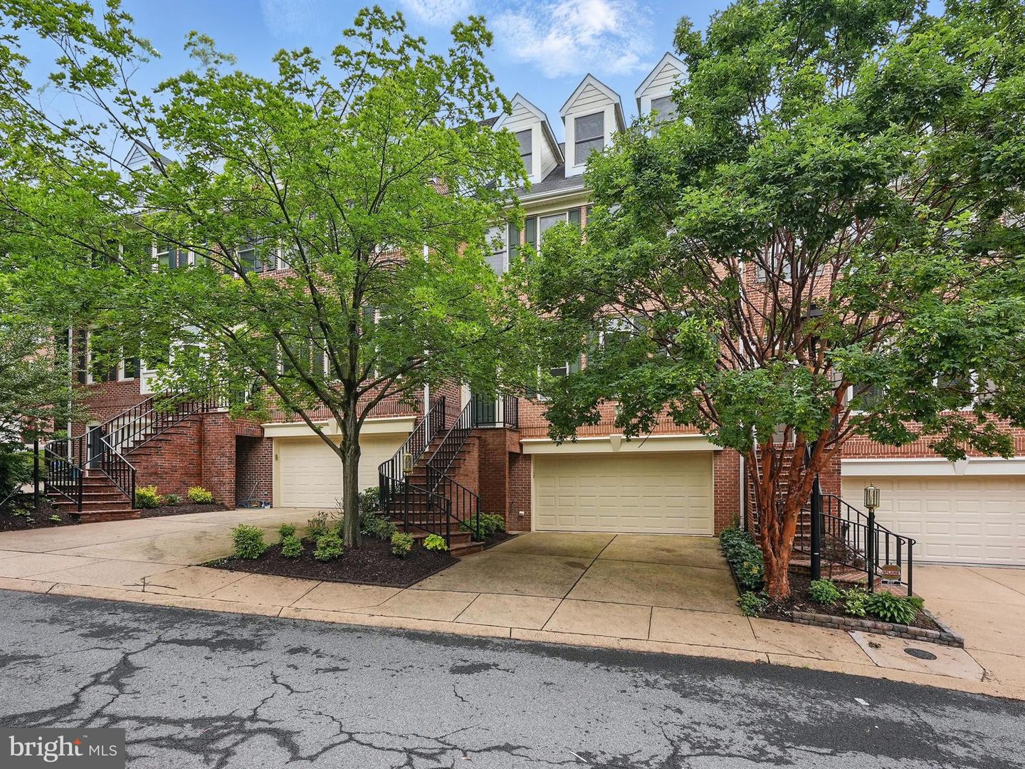 2119 21ST RD N, ARLINGTON, Virginia 22201, 4 Bedrooms Bedrooms, ,3 BathroomsBathrooms,Residential,For sale,2119 21ST RD N,VAAR2059938 MLS # VAAR2059938