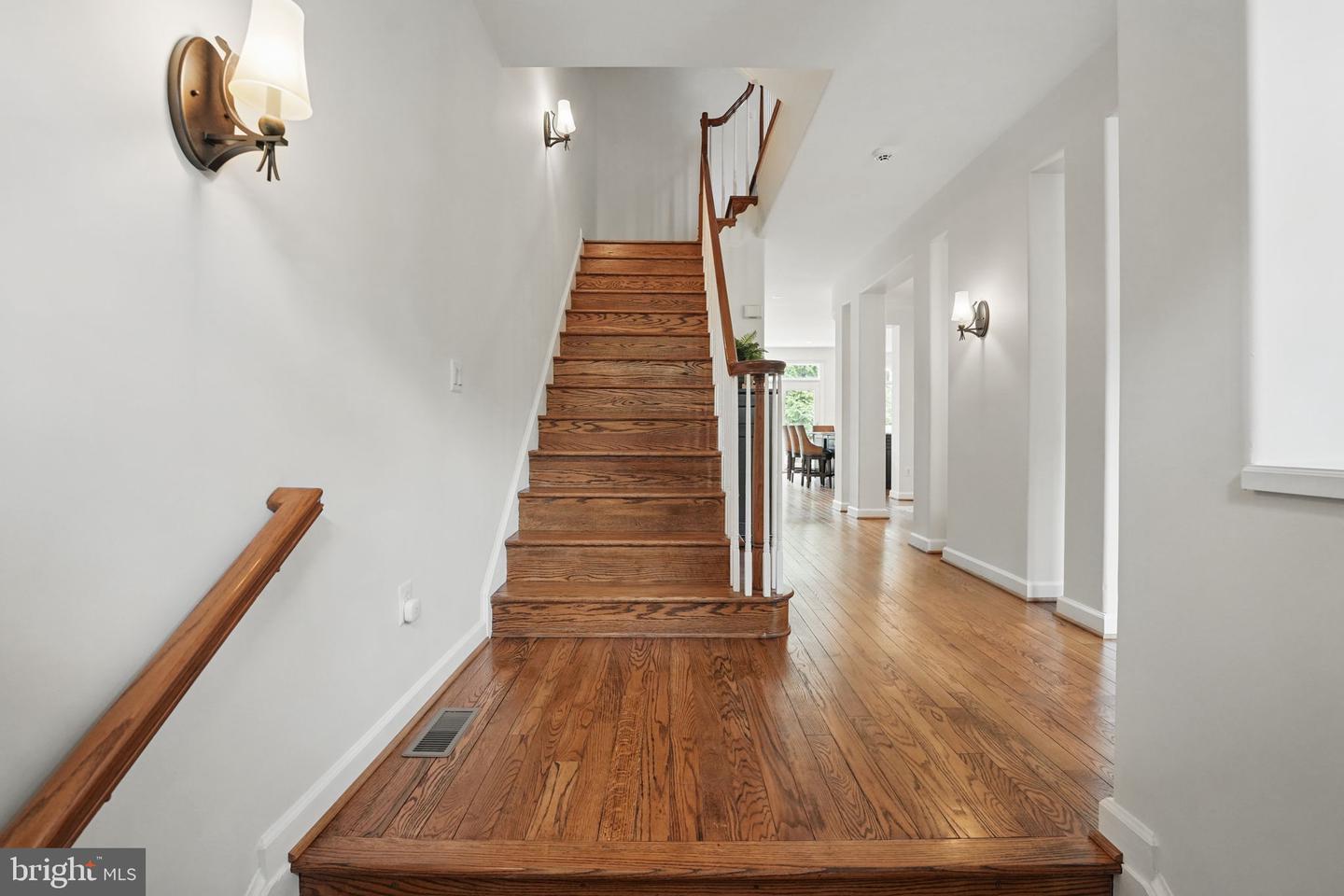 2119 21ST RD N, ARLINGTON, Virginia 22201, 4 Bedrooms Bedrooms, ,3 BathroomsBathrooms,Residential,For sale,2119 21ST RD N,VAAR2059938 MLS # VAAR2059938