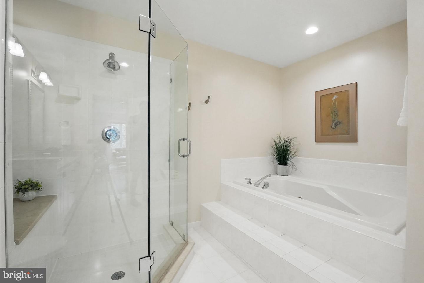 2119 21ST RD N, ARLINGTON, Virginia 22201, 4 Bedrooms Bedrooms, ,3 BathroomsBathrooms,Residential,For sale,2119 21ST RD N,VAAR2059938 MLS # VAAR2059938