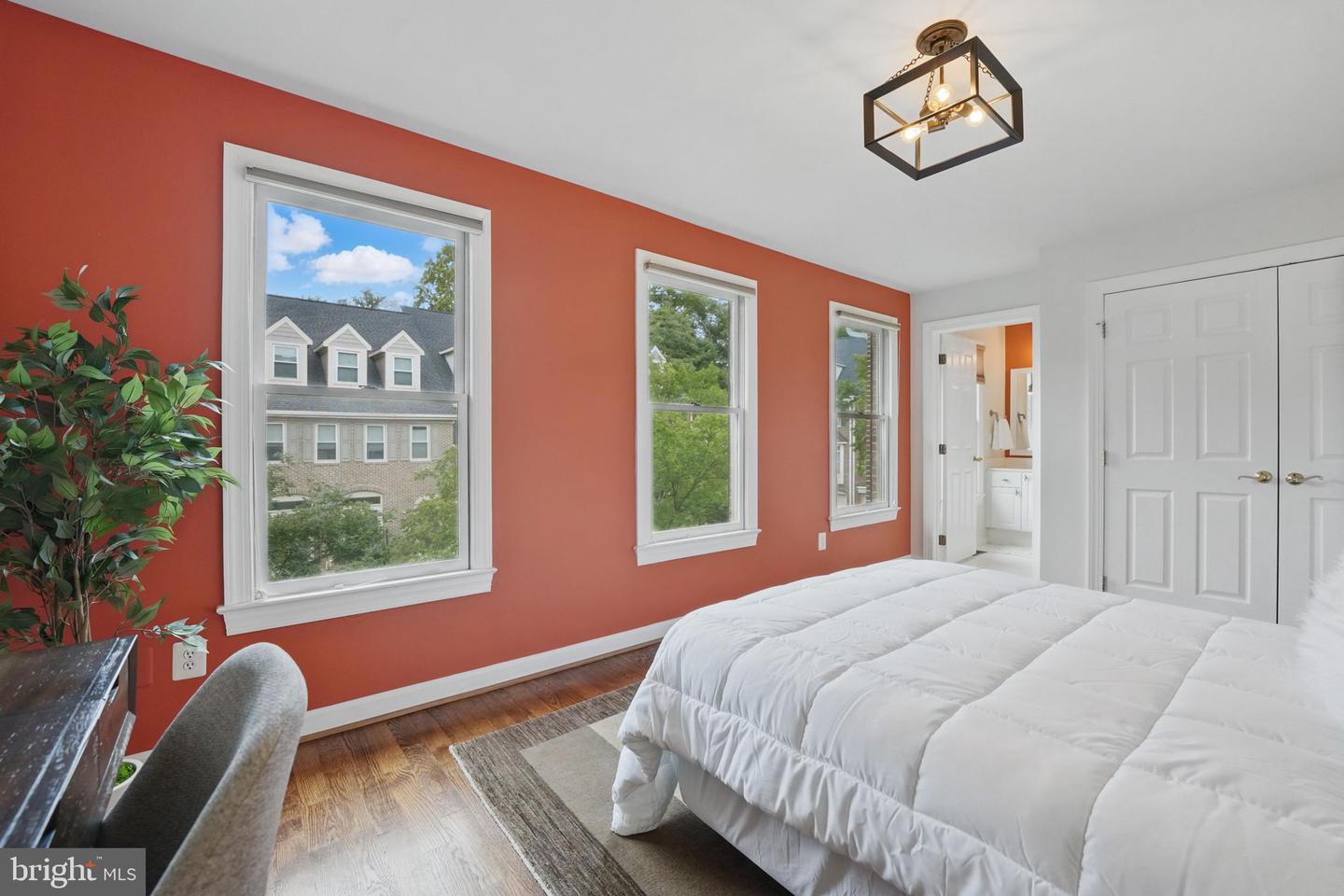 2119 21ST RD N, ARLINGTON, Virginia 22201, 4 Bedrooms Bedrooms, ,3 BathroomsBathrooms,Residential,For sale,2119 21ST RD N,VAAR2059938 MLS # VAAR2059938