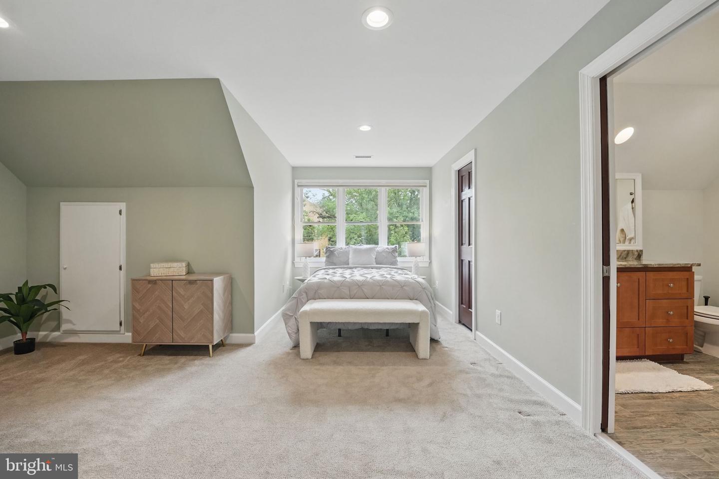 2119 21ST RD N, ARLINGTON, Virginia 22201, 4 Bedrooms Bedrooms, ,3 BathroomsBathrooms,Residential,For sale,2119 21ST RD N,VAAR2059938 MLS # VAAR2059938