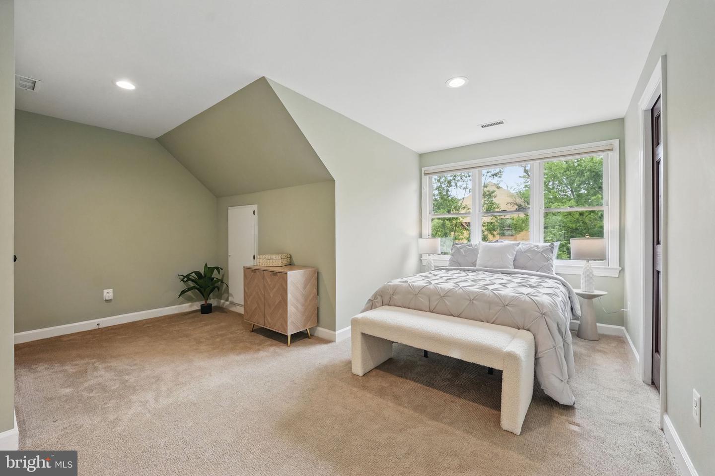 2119 21ST RD N, ARLINGTON, Virginia 22201, 4 Bedrooms Bedrooms, ,3 BathroomsBathrooms,Residential,For sale,2119 21ST RD N,VAAR2059938 MLS # VAAR2059938