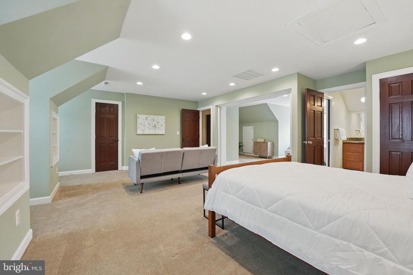 2119 21ST RD N, ARLINGTON, Virginia 22201, 4 Bedrooms Bedrooms, ,3 BathroomsBathrooms,Residential,For sale,2119 21ST RD N,VAAR2059938 MLS # VAAR2059938