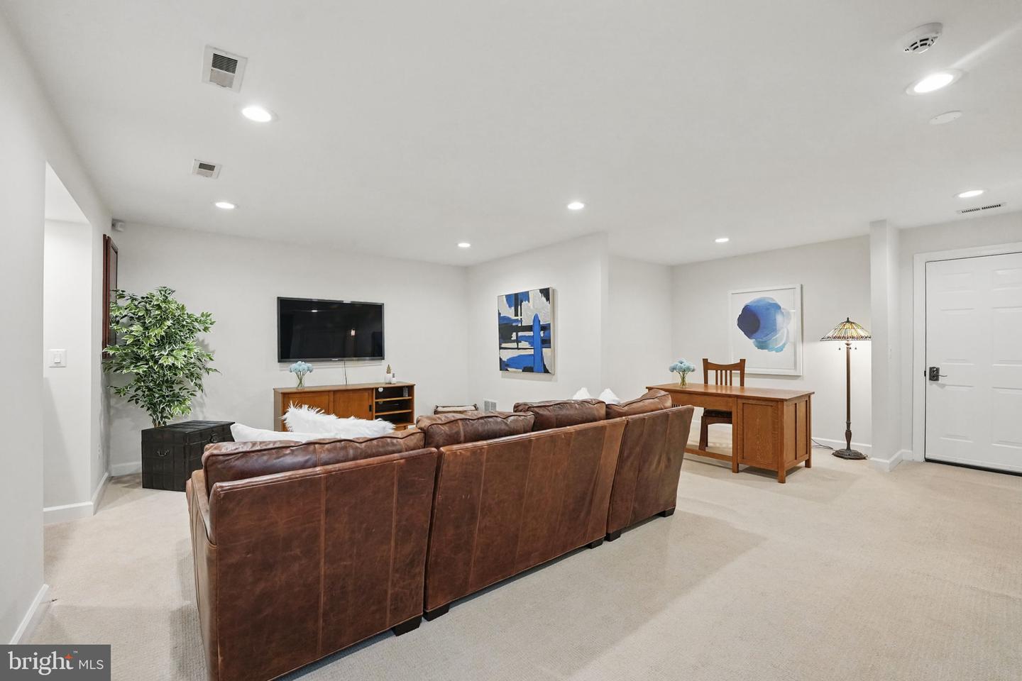 2119 21ST RD N, ARLINGTON, Virginia 22201, 4 Bedrooms Bedrooms, ,3 BathroomsBathrooms,Residential,For sale,2119 21ST RD N,VAAR2059938 MLS # VAAR2059938