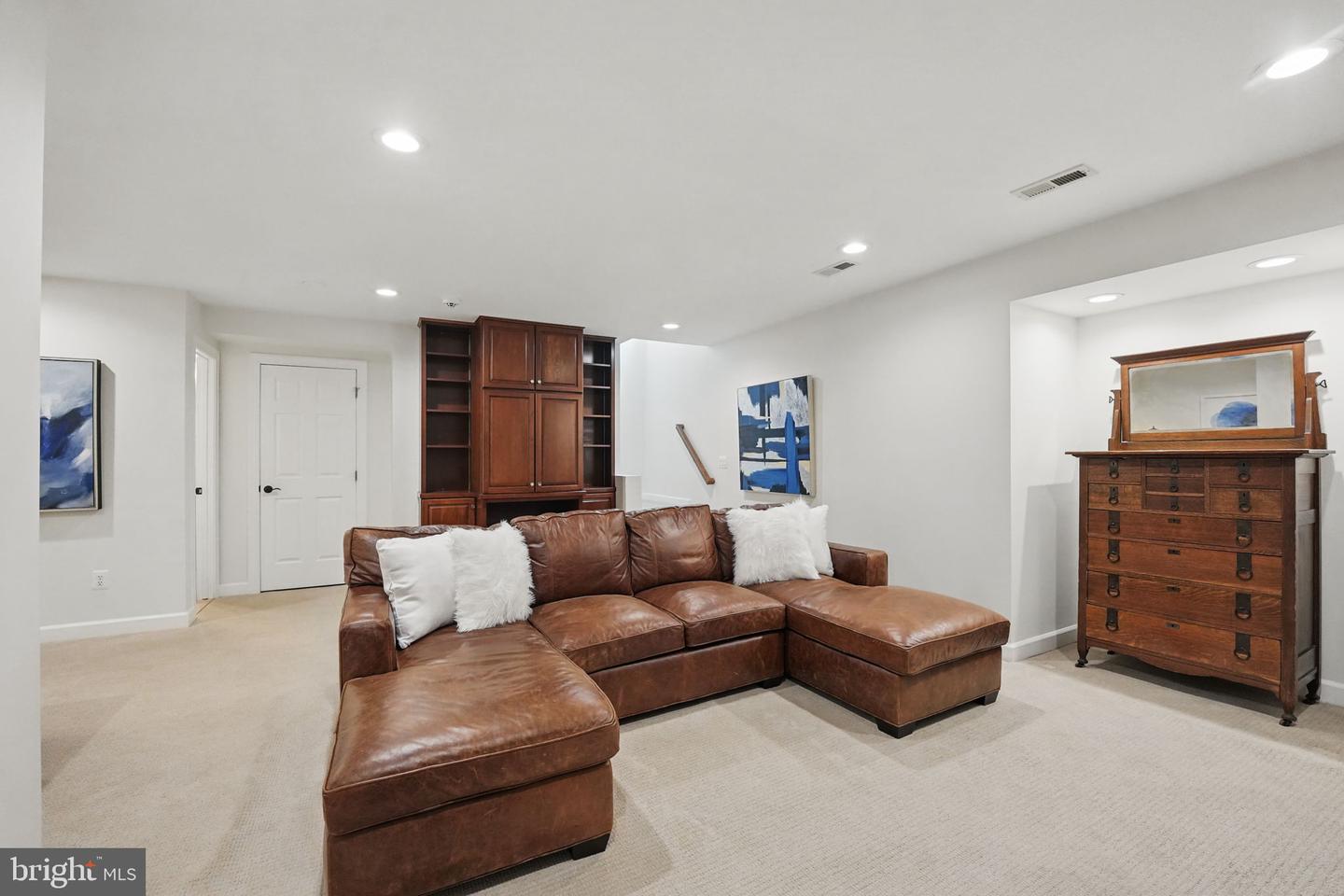 2119 21ST RD N, ARLINGTON, Virginia 22201, 4 Bedrooms Bedrooms, ,3 BathroomsBathrooms,Residential,For sale,2119 21ST RD N,VAAR2059938 MLS # VAAR2059938