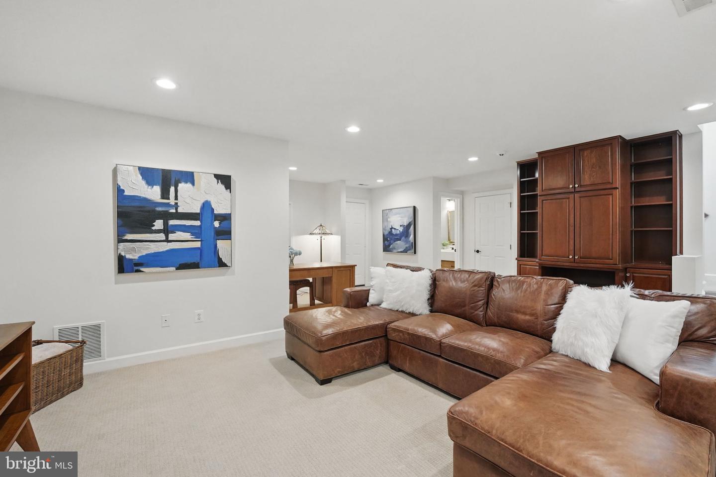 2119 21ST RD N, ARLINGTON, Virginia 22201, 4 Bedrooms Bedrooms, ,3 BathroomsBathrooms,Residential,For sale,2119 21ST RD N,VAAR2059938 MLS # VAAR2059938