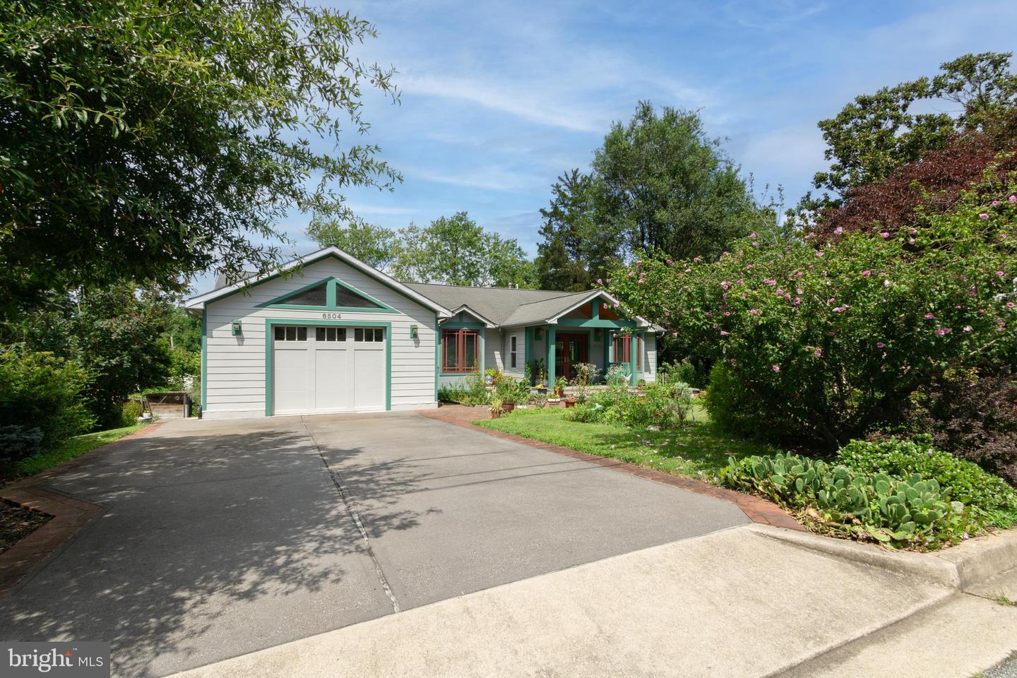 6504 CARRIAGE DR, ALEXANDRIA, Virginia 22310, 4 Bedrooms Bedrooms, ,2 BathroomsBathrooms,Residential,For sale,6504 CARRIAGE DR,VAFX2252744 MLS # VAFX2252744
