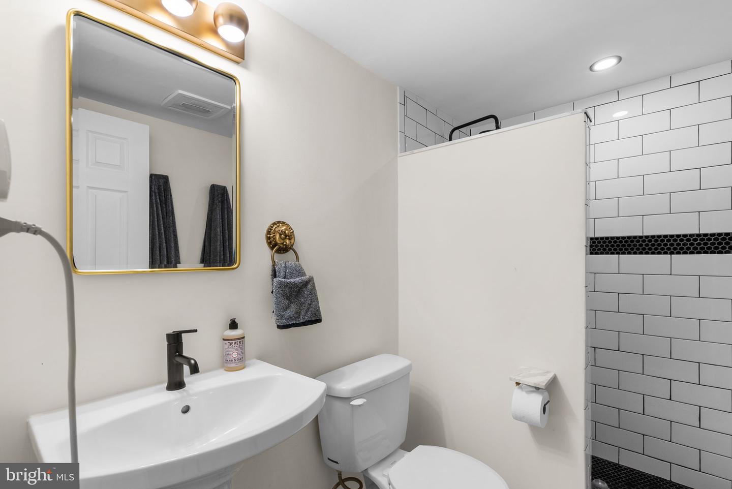 3416 MEMORIAL ST, ALEXANDRIA, Virginia 22306, 4 Bedrooms Bedrooms, ,3 BathroomsBathrooms,Residential,For sale,3416 MEMORIAL ST,VAFX2252818 MLS # VAFX2252818
