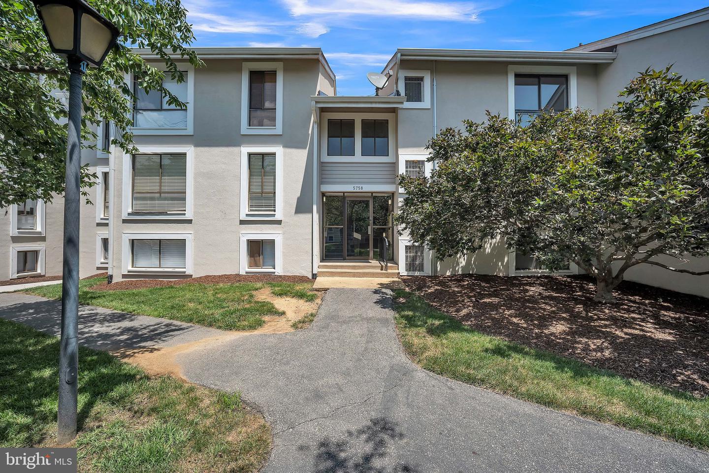 5758 VILLAGE GREEN DR #E, ALEXANDRIA, Virginia 22309, 2 Bedrooms Bedrooms, ,1 BathroomBathrooms,Residential,For sale,5758 VILLAGE GREEN DR #E,VAFX2253556 MLS # VAFX2253556