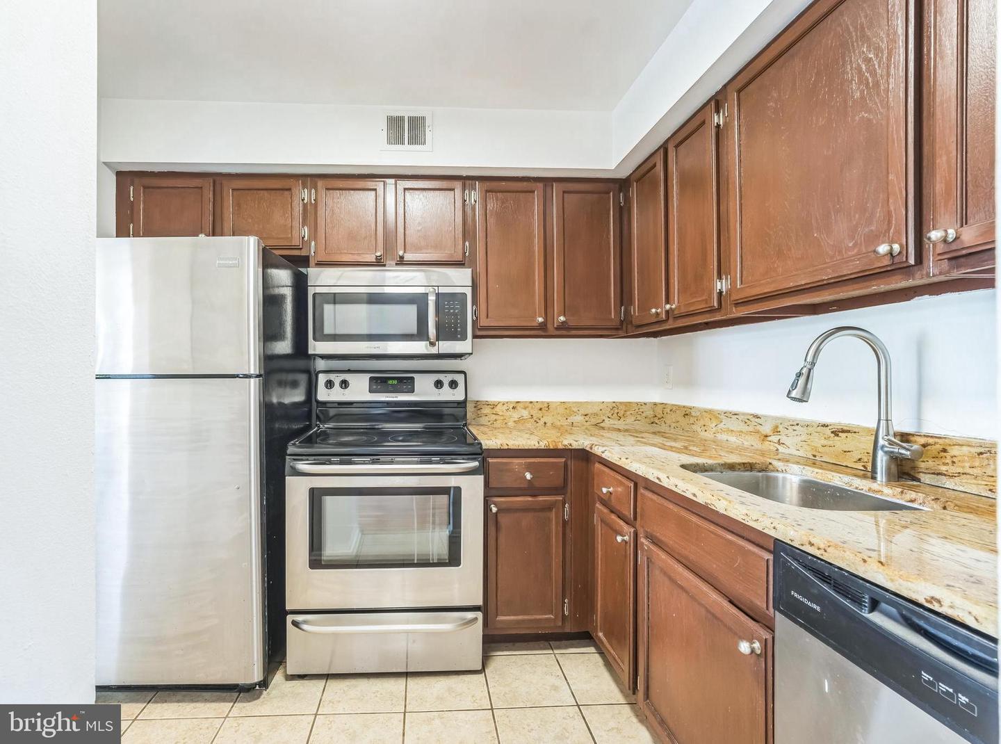 5758 VILLAGE GREEN DR #E, ALEXANDRIA, Virginia 22309, 2 Bedrooms Bedrooms, ,1 BathroomBathrooms,Residential,For sale,5758 VILLAGE GREEN DR #E,VAFX2253556 MLS # VAFX2253556