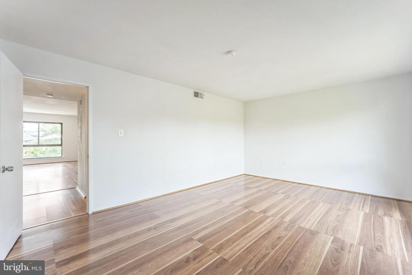 5758 VILLAGE GREEN DR #E, ALEXANDRIA, Virginia 22309, 2 Bedrooms Bedrooms, ,1 BathroomBathrooms,Residential,For sale,5758 VILLAGE GREEN DR #E,VAFX2253556 MLS # VAFX2253556