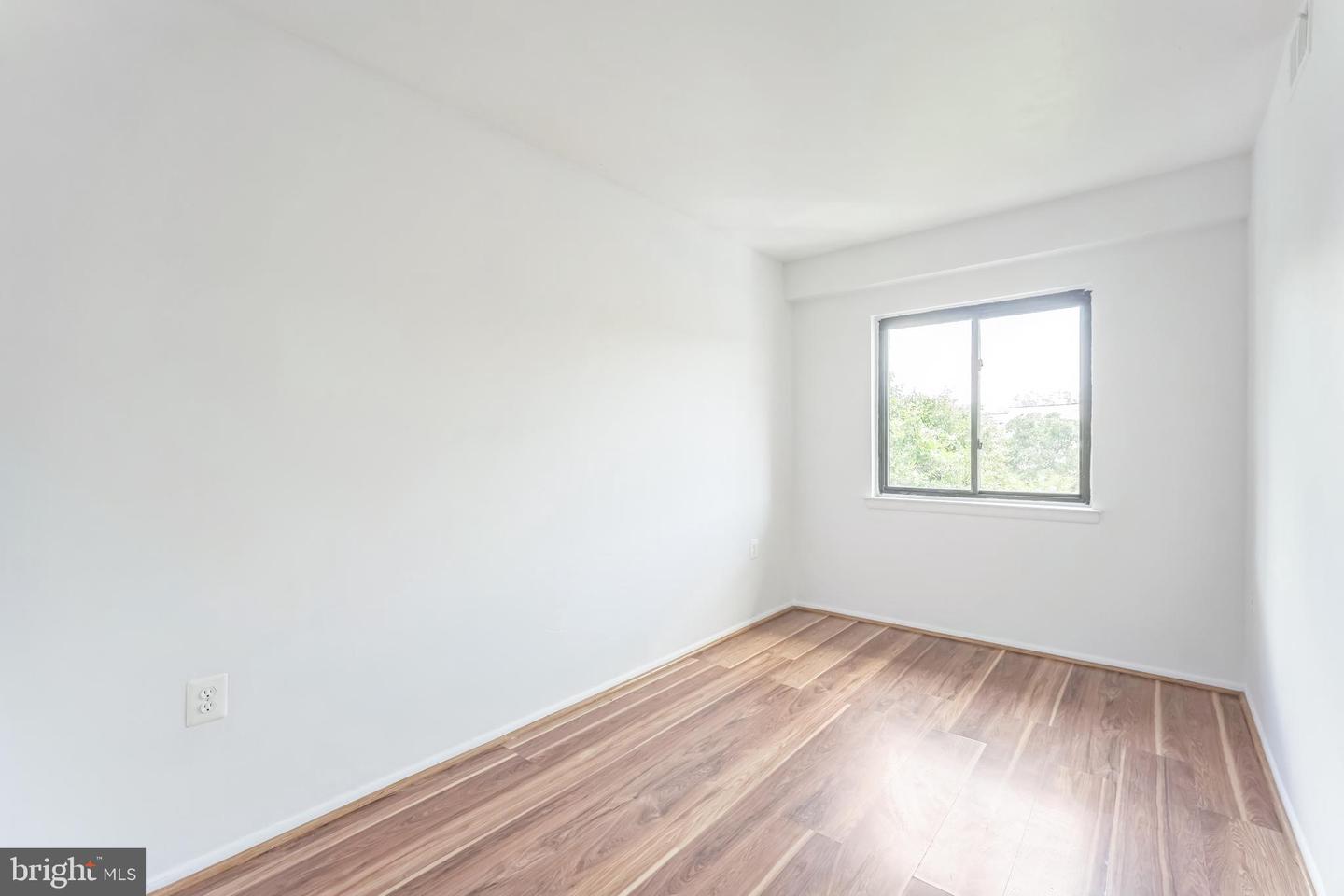5758 VILLAGE GREEN DR #E, ALEXANDRIA, Virginia 22309, 2 Bedrooms Bedrooms, ,1 BathroomBathrooms,Residential,For sale,5758 VILLAGE GREEN DR #E,VAFX2253556 MLS # VAFX2253556