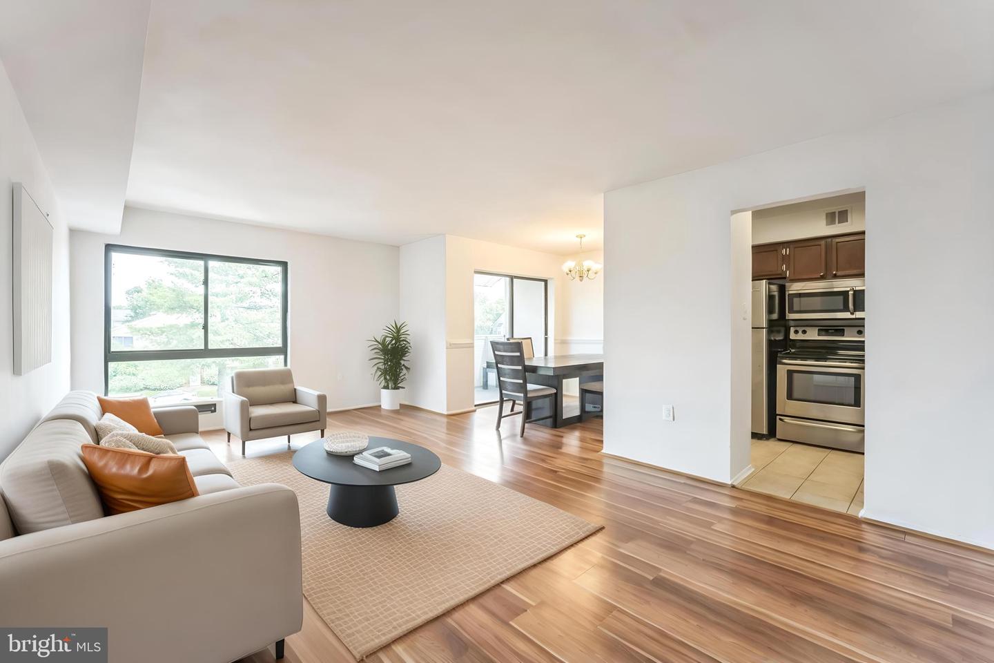 5758 VILLAGE GREEN DR #E, ALEXANDRIA, Virginia 22309, 2 Bedrooms Bedrooms, ,1 BathroomBathrooms,Residential,For sale,5758 VILLAGE GREEN DR #E,VAFX2253556 MLS # VAFX2253556