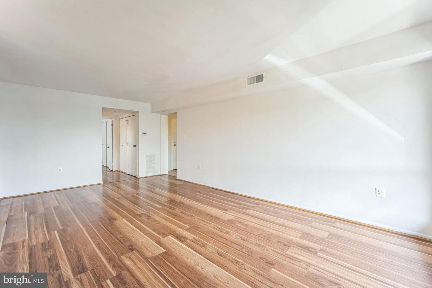 5758 VILLAGE GREEN DR #E, ALEXANDRIA, Virginia 22309, 2 Bedrooms Bedrooms, ,1 BathroomBathrooms,Residential,For sale,5758 VILLAGE GREEN DR #E,VAFX2253556 MLS # VAFX2253556