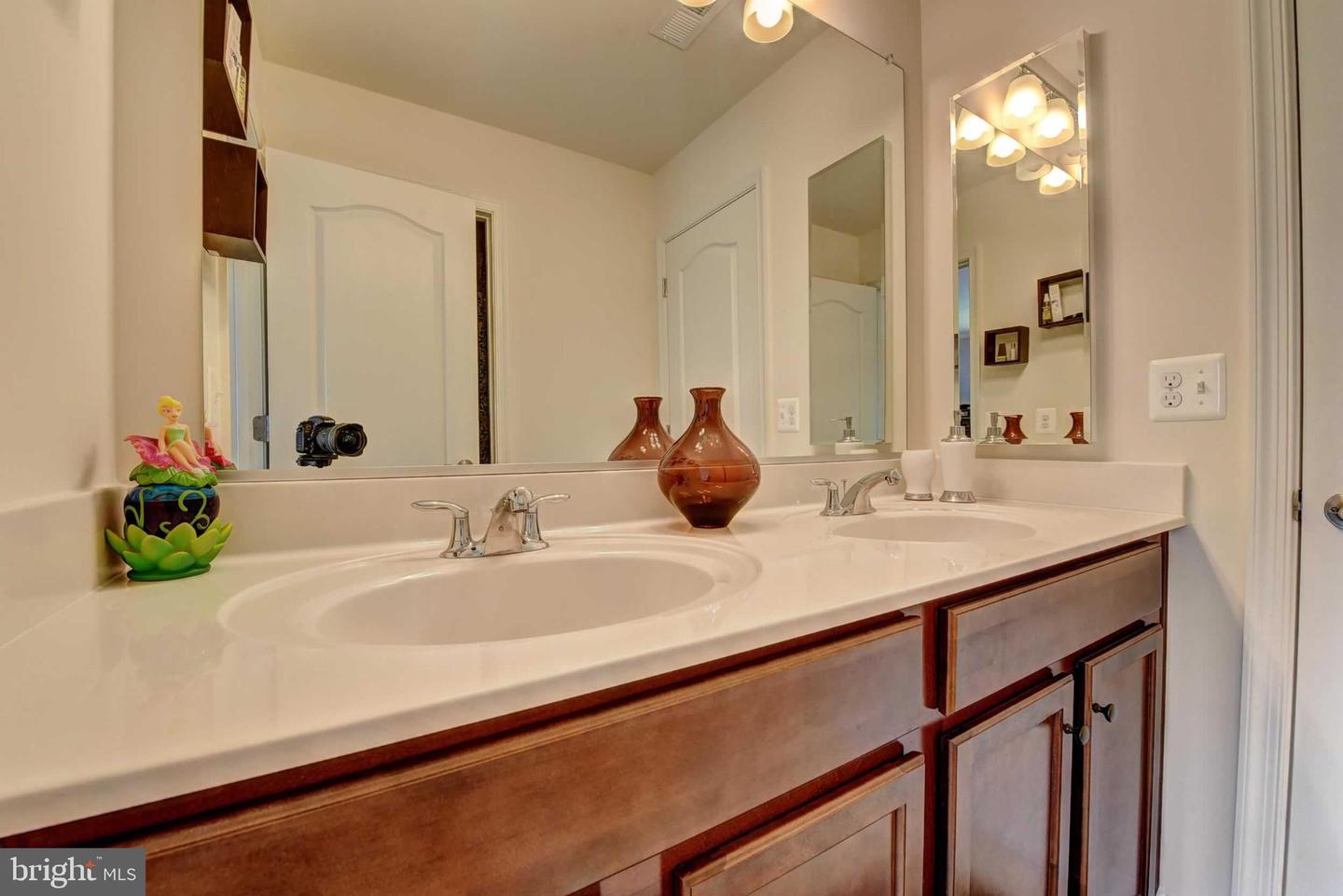 42340 ABNEY WOOD DR, CHANTILLY, Virginia 20152, 7 Bedrooms Bedrooms, ,5 BathroomsBathrooms,Residential,For sale,42340 ABNEY WOOD DR,VALO2101386 MLS # VALO2101386