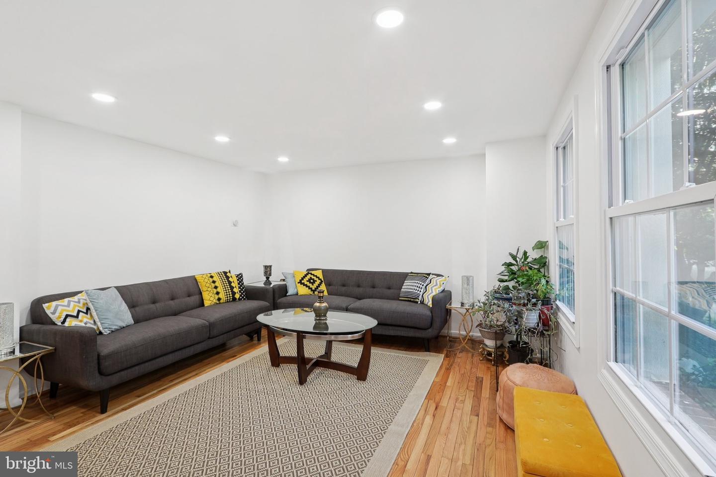 6246 HILLSIDE RD, SPRINGFIELD, Virginia 22152, 3 Bedrooms Bedrooms, ,2 BathroomsBathrooms,Residential,For sale,6246 HILLSIDE RD,VAFX2255040 MLS # VAFX2255040