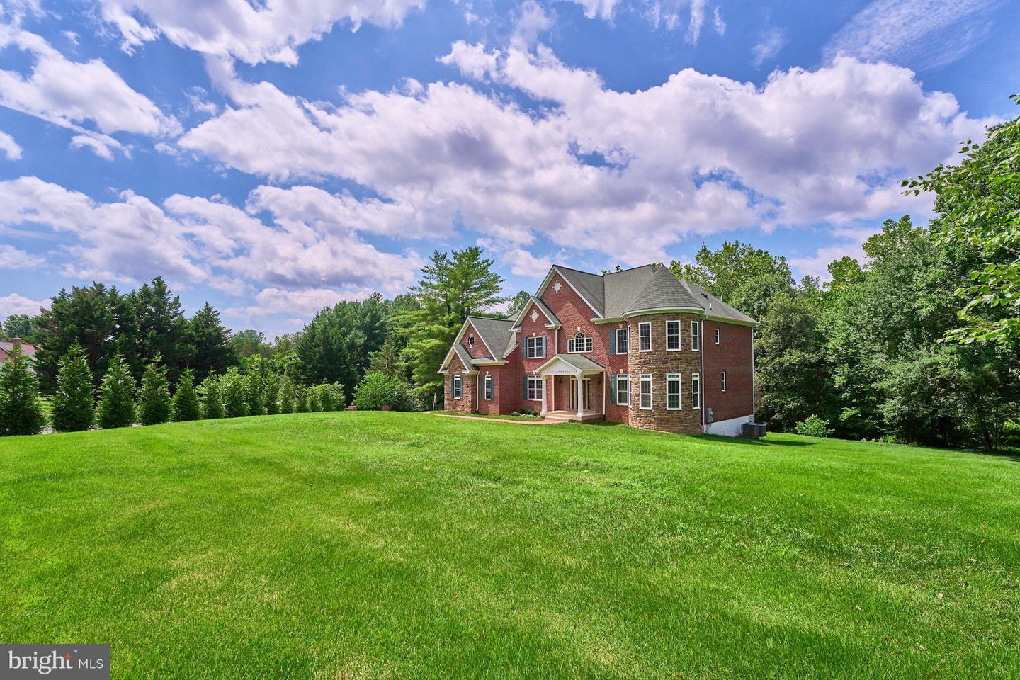 1130 RIVA RIDGE DR, GREAT FALLS, Virginia 22066, 5 Bedrooms Bedrooms, ,4 BathroomsBathrooms,Residential,For sale,1130 RIVA RIDGE DR,VAFX2255372 MLS # VAFX2255372
