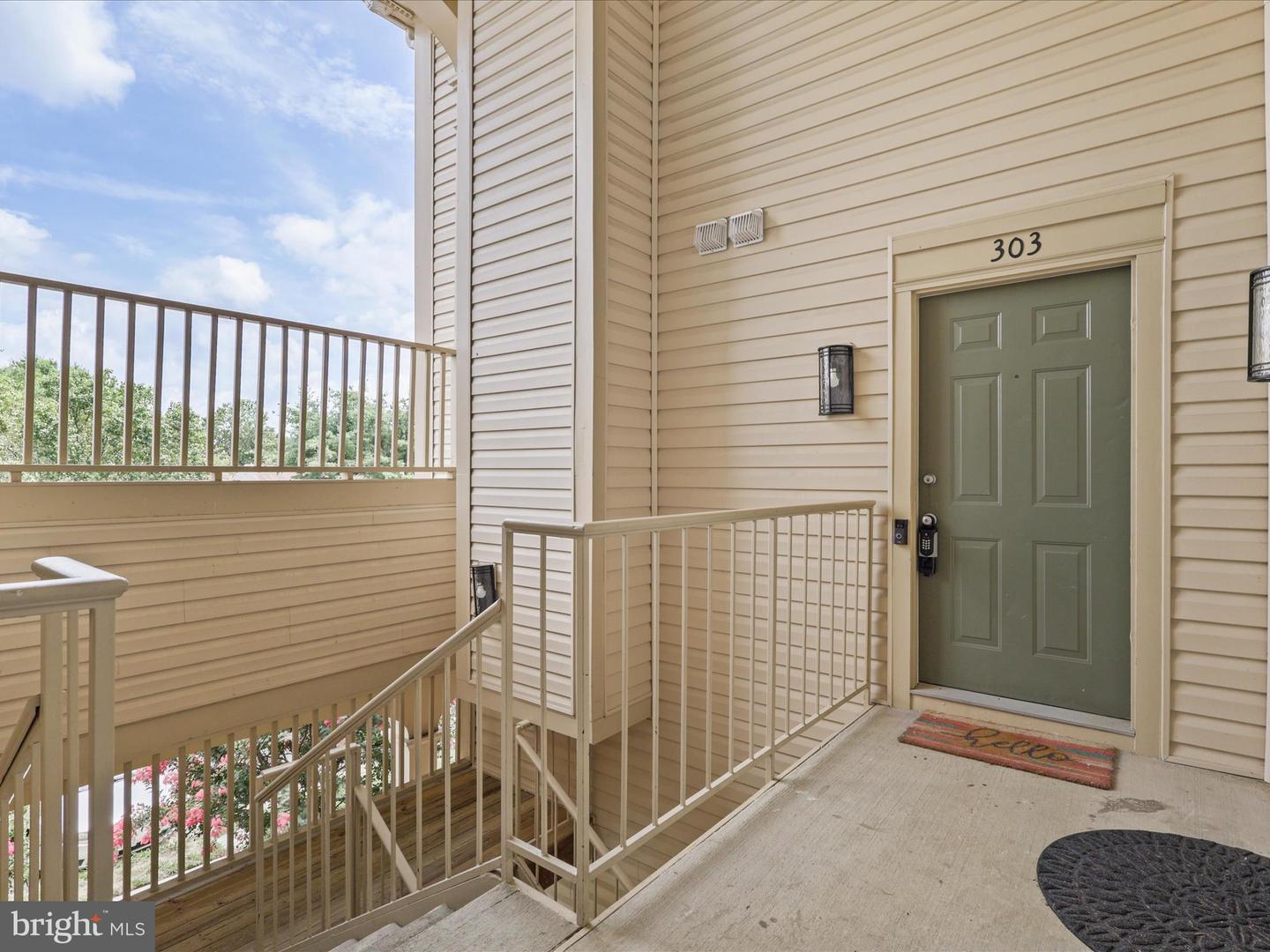 2812 EMMA LEE ST #303, FALLS CHURCH, Virginia 22042, 2 Bedrooms Bedrooms, ,2 BathroomsBathrooms,Residential,For sale,2812 EMMA LEE ST #303,VAFX2255458 MLS # VAFX2255458