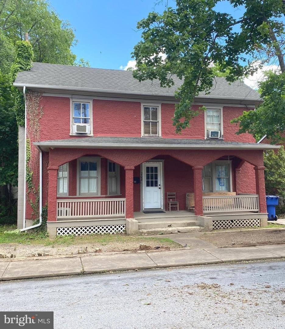 208 CHURCH ST, FRONT ROYAL, Virginia 22630, 2 Bedrooms Bedrooms, ,2 BathroomsBathrooms,Residential,For sale,208 CHURCH ST,VAWR2011716 MLS # VAWR2011716