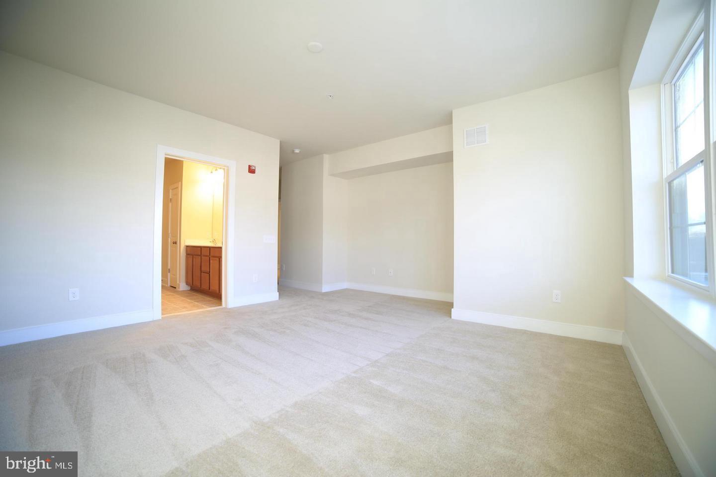 9521 BASTILLE ST #305, FAIRFAX, Virginia 22031, 2 Bedrooms Bedrooms, ,2 BathroomsBathrooms,Residential,For sale,9521 BASTILLE ST #305,VAFX2255590 MLS # VAFX2255590